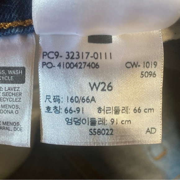 Levi’s 501 frayed bottom Jean shorts 26 - Picture 3 of 5